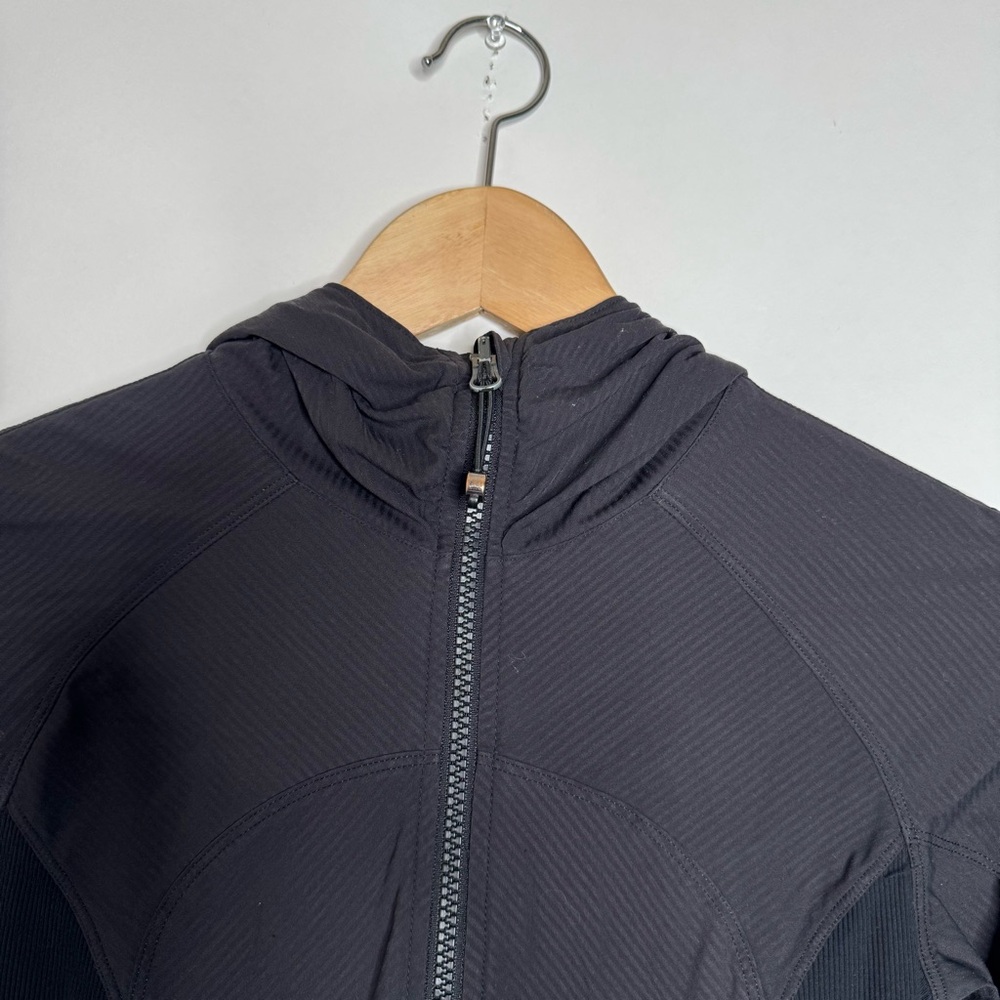 Lululemon In Flux Black Jacket size 2 - Picture 4 of 10
